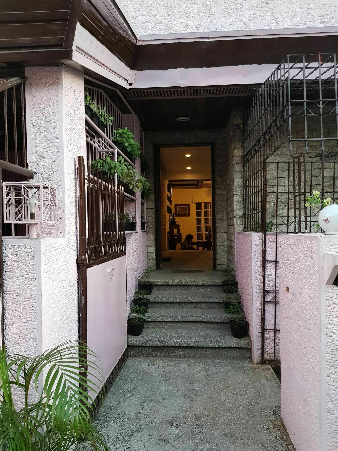Kamuning Transient Hostel Кесон-Сити Экстерьер фото